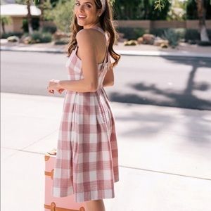 Gal Meets Glam Polly